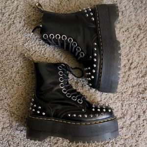 Jadon Max Studs Size 6 amazing condition